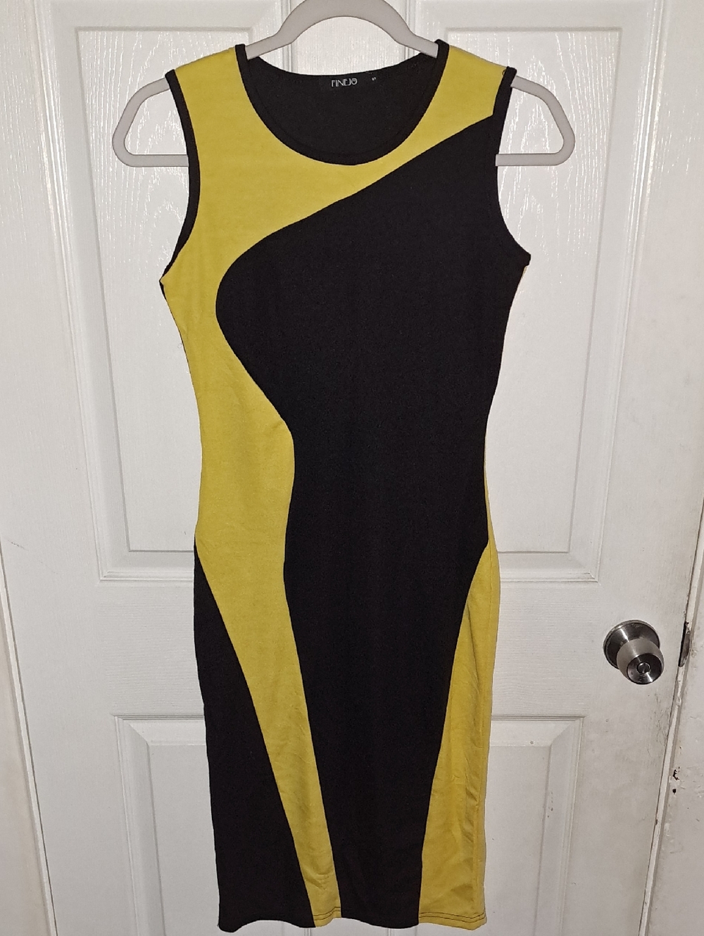 INJIO Black and Yellow Sleeveless Colorblock Midi Dress